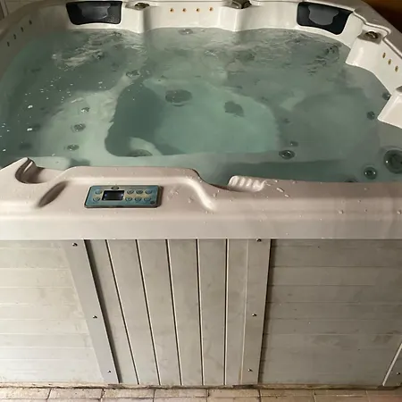 Royale Avec En Options Jacuzzi, Diner Aux Chandelles Et Petit Dejeuner شقة فندقية